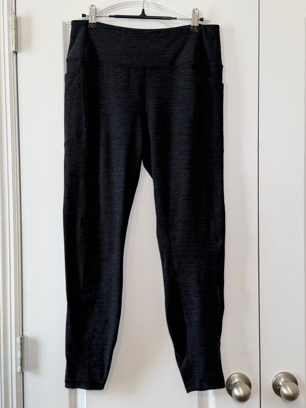 Victoria's Secret On Point Flow Leggings Size L-Pocket High Rise NWOT